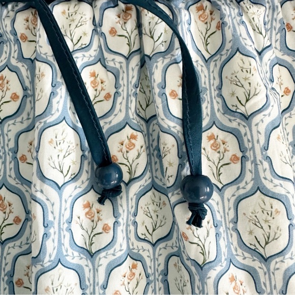 Hyacinth House Rosaleigh Blue Trellis Floral Blouse Tuckernuck Size S - Picture 8 of 14